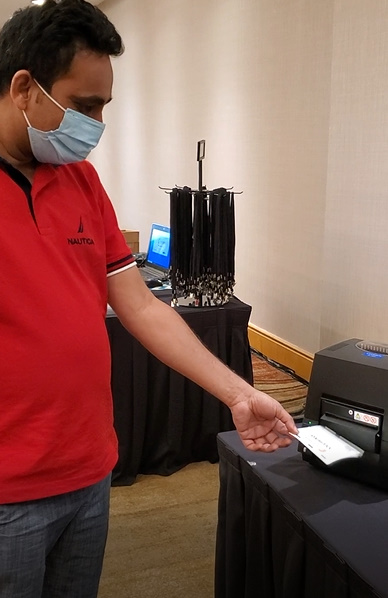 ContactLess_Badge_Pickup2